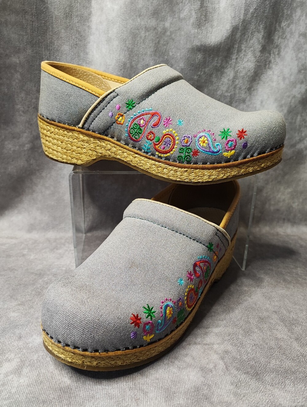 Dansko Vegan Embroidered Paisley Gray Canvas Jute Heel Clogs Shoes Size 38 Used